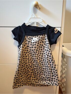 Nike floral 2 piece set